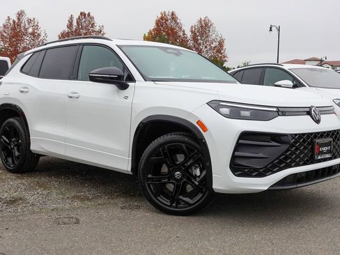 New 2026 Volkswagen Tiguan SE R-Line image 3