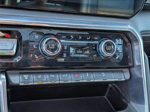 Used 2024 GMC Sierra 3500 Denali w/ Technology Package image 31