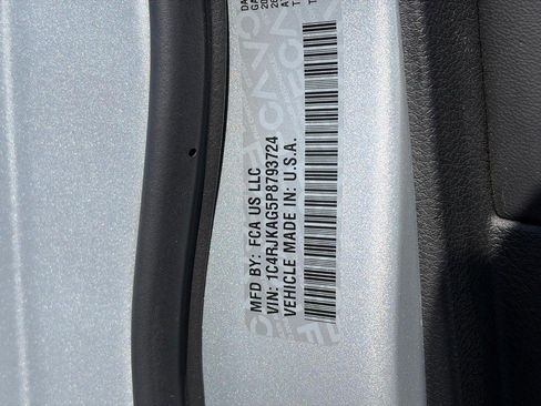 Used 2023 Jeep Grand Cherokee L Laredo AWD/4WD image 23