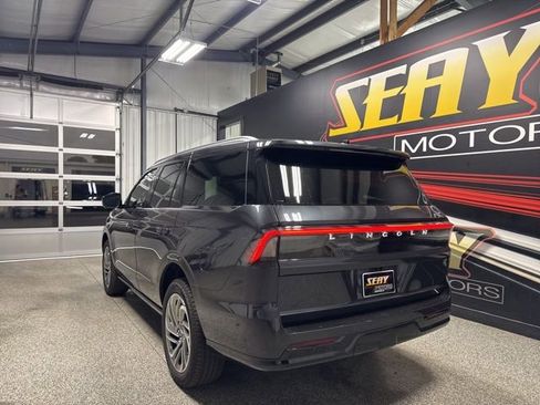Used 2025 Lincoln Navigator Reserve AWD/4WD image 16