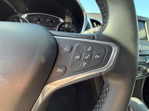 Used 2023 Chevrolet Equinox LT AWD/4WD image 16