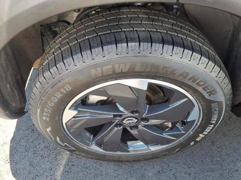 Certified 2025 Nissan Rogue SV AWD/4WD image 6