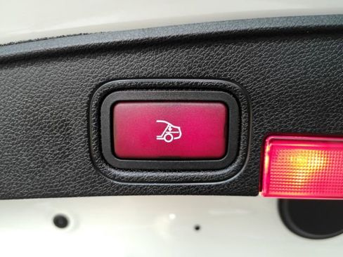 Used 2018 Mercedes-Benz C 300 CONVERTIBLE image 29