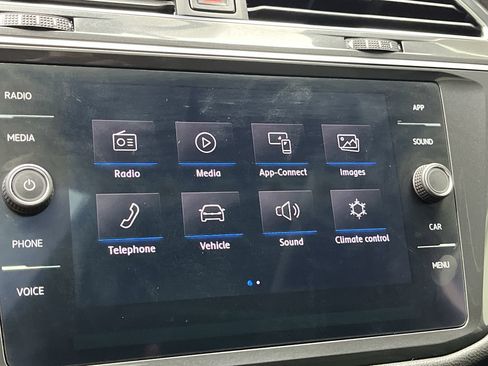 Used 2018 Volkswagen Tiguan SE w/ Panoramic Sunroof Package AWD/4WD image 19
