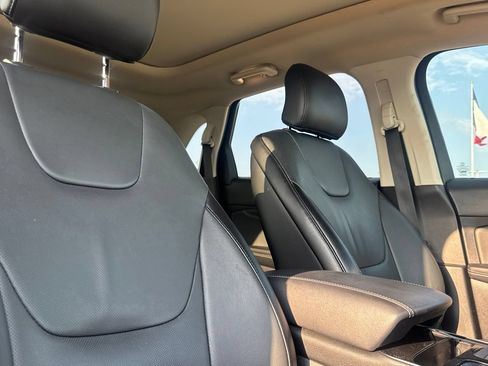 Used 2019 Ford Edge Titanium w/ Equipment Group 301A FWD image 30