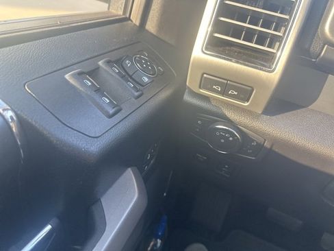Used 2018 Ford F150 Platinum w/ Equipment Group 701A Luxury image 19