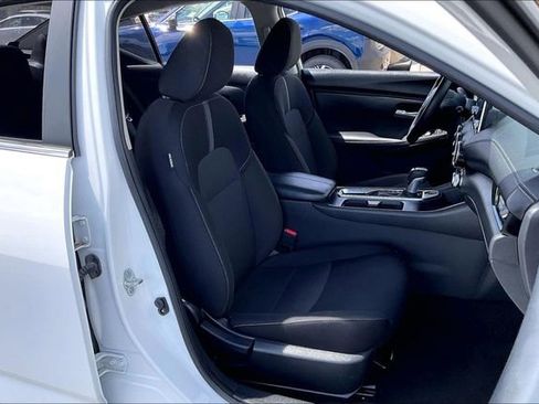 Certified 2025 Nissan Sentra SV FWD image 6