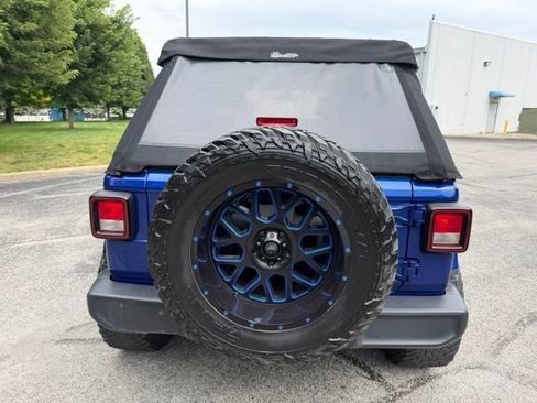 Used 2020 Jeep Wrangler Unlimited Sahara w/ Uconnect 4C Nav & Sound Group AWD/4WD image 4