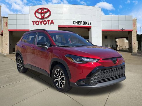 Used 2025 Toyota Corolla Cross AWD Hybrid w/ Moonroof Package image 3