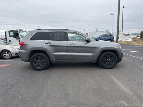 Used 2012 Jeep Grand Cherokee Laredo image 4