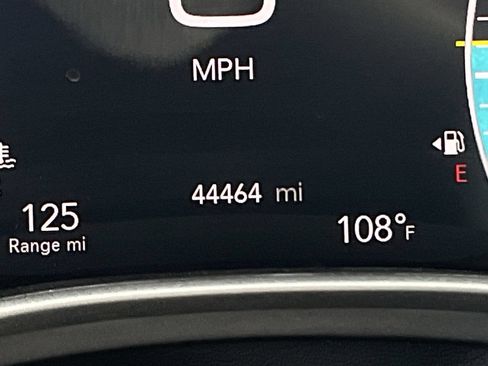 Used 2024 Chrysler Pacifica Touring-L FWD image 39