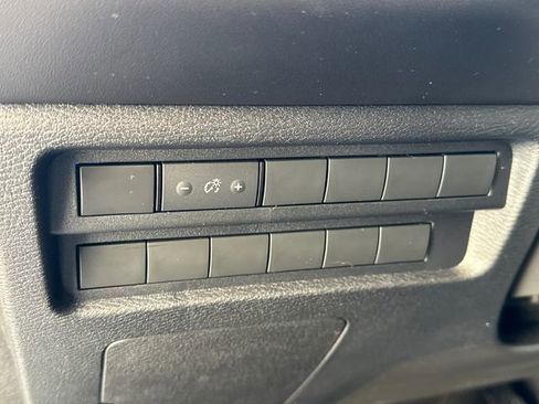 Used 2024 Mitsubishi Outlander ES image 25