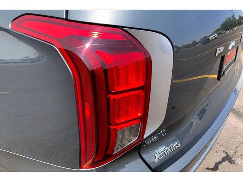 Used 2023 Hyundai Palisade Limited AWD/4WD image 32