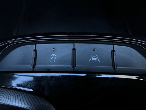 Used 2025 Buick Envista Sport Touring image 23