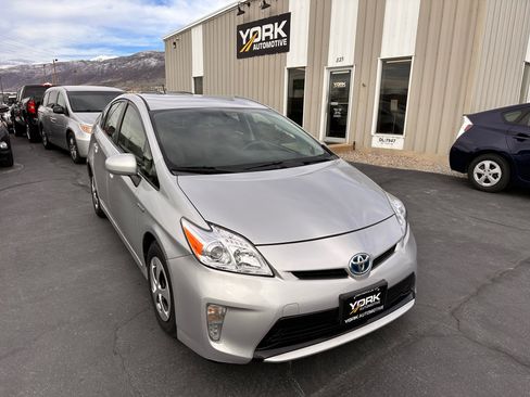 Used 2015 Toyota Prius Two image 1