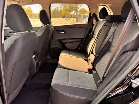 Used 2023 Nissan Rogue SV FWD image 9