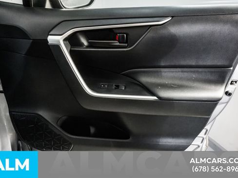 Used 2020 Toyota RAV4 LE FWD image 40