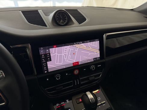 Certified 2026 Porsche Macan AWD/4WD image 23