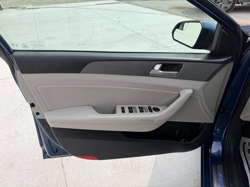 Used 2015 Hyundai Sonata SE w/ Option Group 09 FWD image 11
