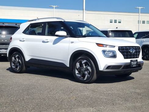 Used 2025 Hyundai Venue SEL FWD image 35