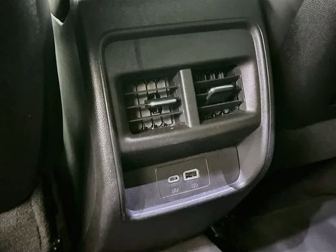 Used 2025 Cadillac XT4 Premium Luxury FWD image 13