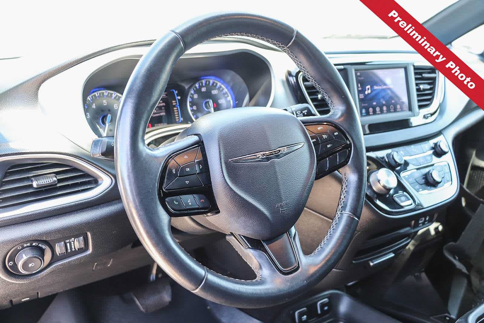 Used 2018 Chrysler Pacifica Touring Plus w/ S Appearance Package FWD image 34