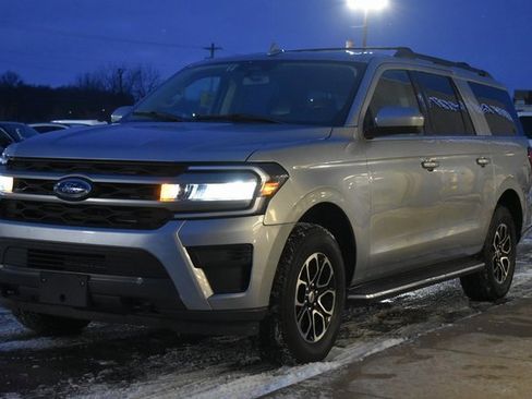 Used 2023 Ford Expedition Max XLT image 12
