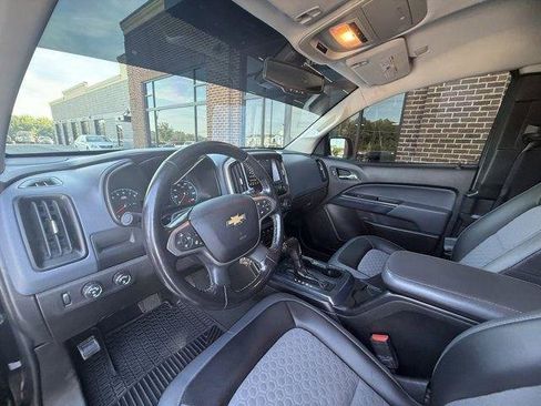 Used 2021 Chevrolet Colorado Z71 w/ Z71 Midnight Edition AWD/4WD image 17