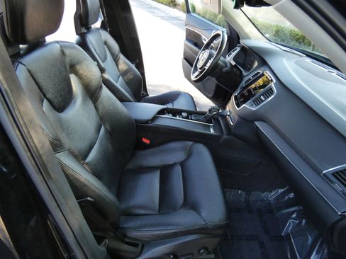 Used 2020 Volvo XC90 T6 Momentum image 26