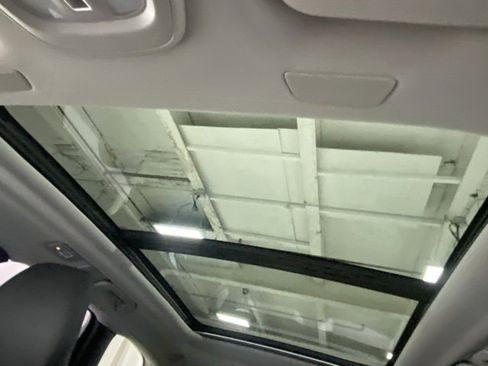 Certified 2025 Volvo XC60 B5 Plus image 28