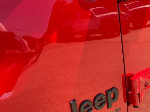 Used 2025 Jeep Wrangler Unlimited Sahara AWD/4WD image 22