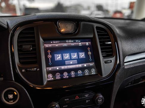 Used 2017 Chrysler 300 S image 27