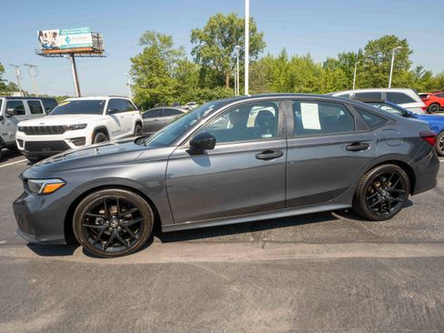 Used 2025 Honda Civic Sport image 3
