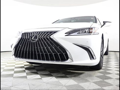 Certified 2025 Lexus ES 350 w/ Premium Package FWD image 2