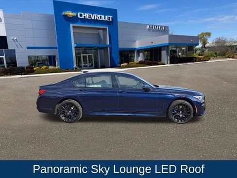 Used 2021 BMW 750i xDrive w/ Executive Package image 27