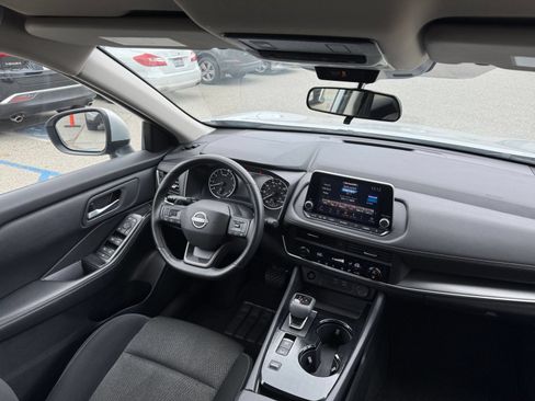 Used 2025 Nissan Rogue SV FWD image 31
