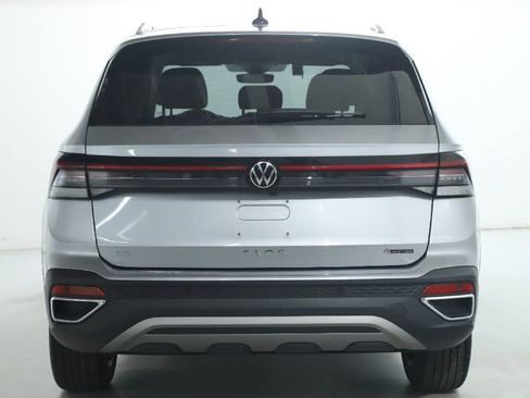 Used 2025 Volkswagen Taos SE AWD/4WD image 42