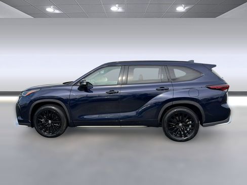 Used 2025 Toyota Highlander XSE AWD/4WD image 2