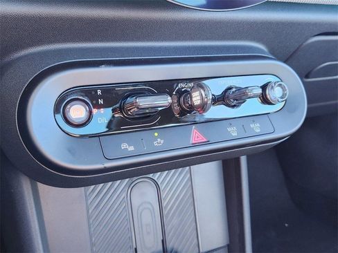 Used 2025 MINI Cooper 2-Door Hardtop image 33