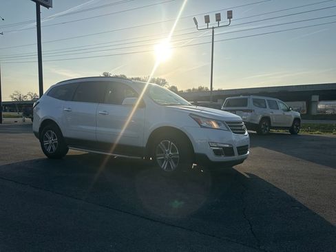 Used 2016 Chevrolet Traverse LT image 2