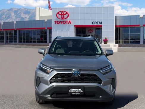 Used 2022 Toyota RAV4 XLE w/ Convenience Package AWD/4WD image 2