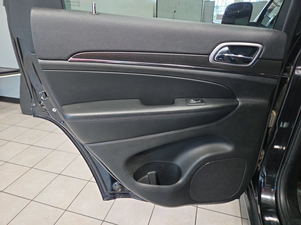Used 2018 Jeep Grand Cherokee Limited w/ Luxury Group II AWD/4WD image 25