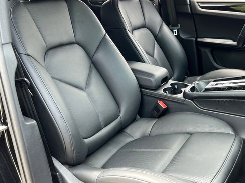 Certified 2026 Porsche Macan AWD/4WD image 17
