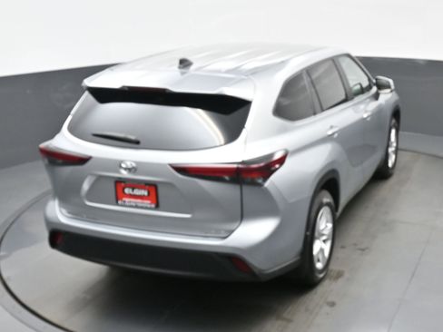 Used 2024 Toyota Highlander LE AWD/4WD image 40