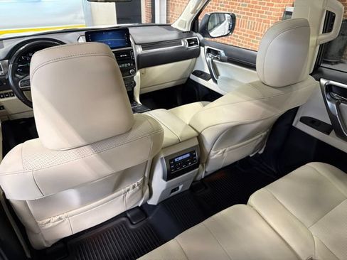 Used 2023 Lexus GX 460 Premium w/ Premium Package AWD/4WD image 31