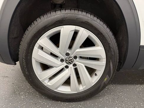 Used 2020 Volkswagen Atlas Cross Sport SE image 21