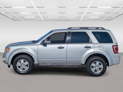 Used 2009 Ford Escape XLS image 2