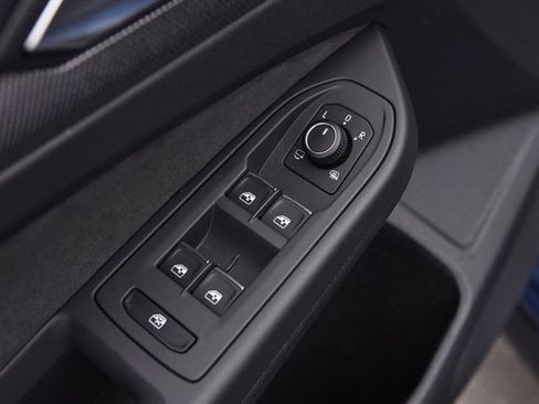 Certified 2025 Volkswagen GTI SE image 8