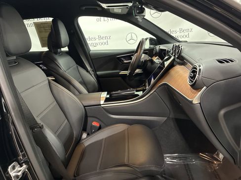Used 2025 Mercedes-Benz GLC 300 4MATIC image 20