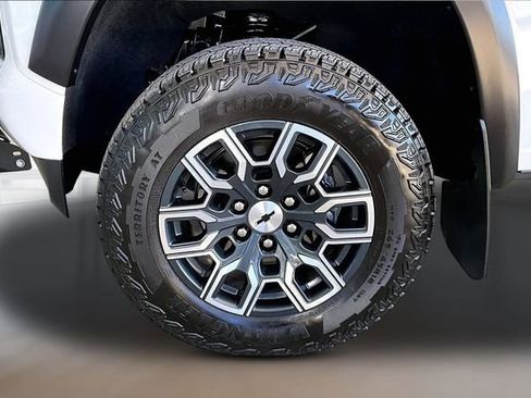 Used 2024 Chevrolet Colorado Z71 w/ Z71 Convenience Package 2 image 28